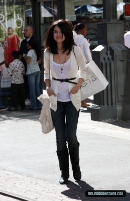 2dv7rdj - Poze Selena Gomez