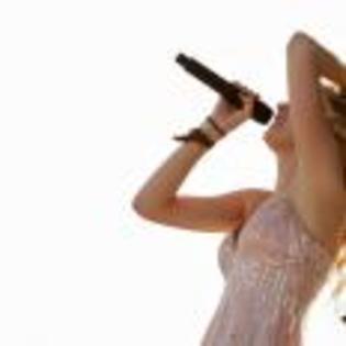 Taylor_Swift_1230495456_0