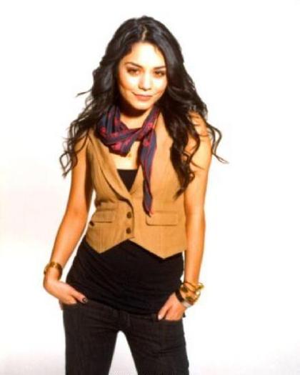 UAAXOAQTTBKFSIDTRSE - Vanessa Hudgens Sedinta foto