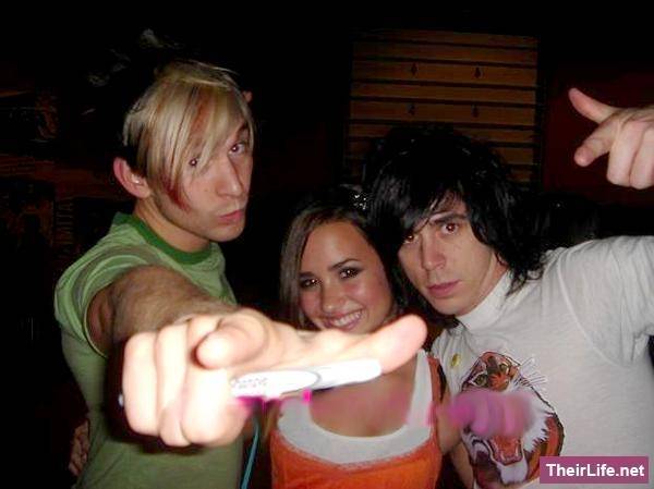 SXQRONHTLZXSYKRTXIK - Demi Lovato Poze Rare