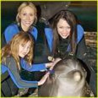 6 - miley si familia