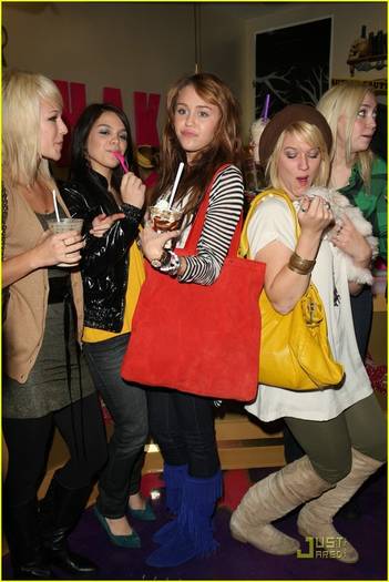 mileycyrusmilkshake30qa5 - miley Cyrus