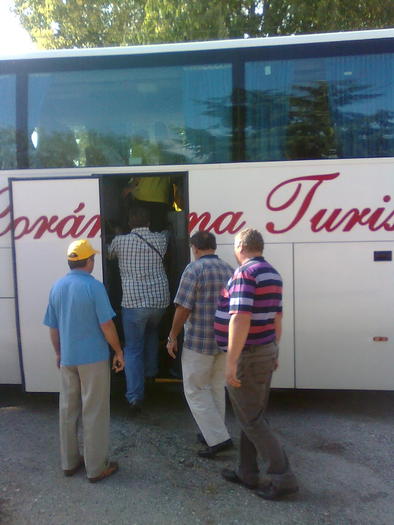 imbarcarea si la sectia de scos miere - ApiMondia