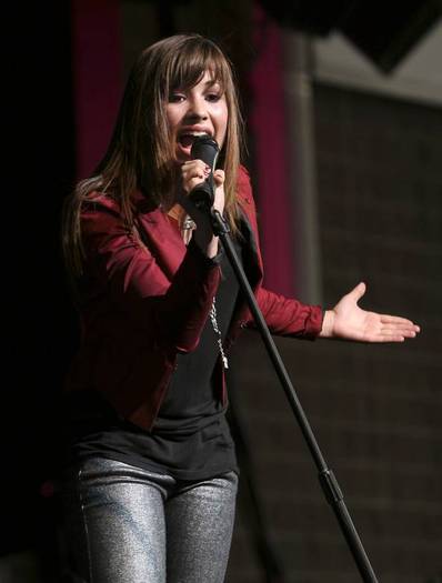 demilovato_net-burninguptourbethelny-0015 - demi lovato