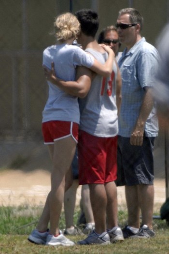 Taylor+Swift+Taylor+Lautner+Set+Valentine+fpNtUEvVSJ6l