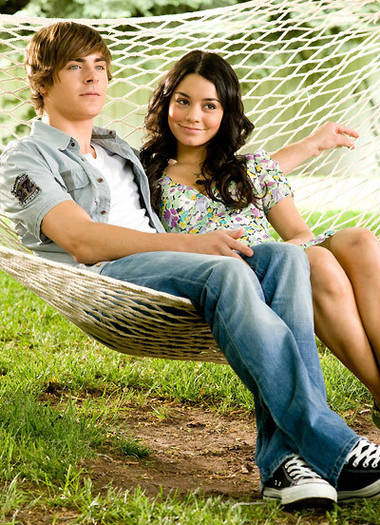 .............posterul dorit de mn .......ce scumpi sunt impreuna - o melodie high school musical 3