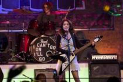 MLGCZBZEAXKGTWYNMDW - vanessa