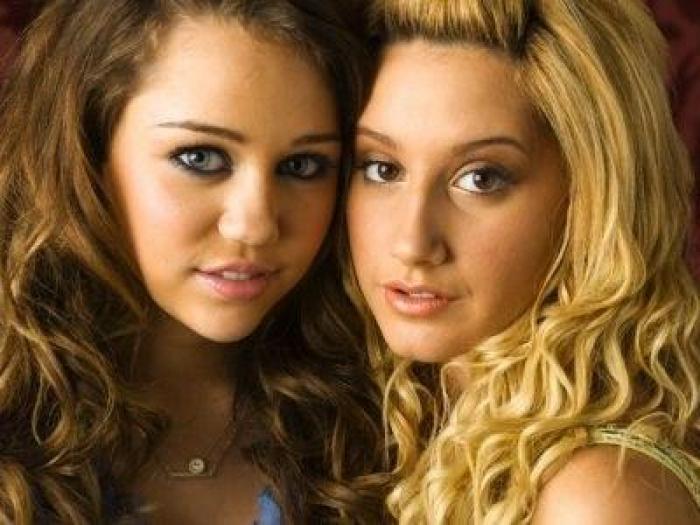 miley si ashley - MiLeYs si AsHlEyy