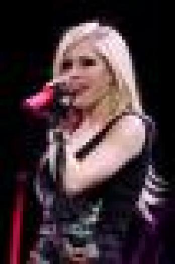 Avril-Lavigne-1222516623 - Avril Lavigne