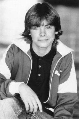 MV5BMTI4MjAyMDQ1N15BMl5BanBnXkFtZTYwODA3NTky._V1._SX267_SY400_ - Vedete Americane