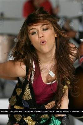 RMYIWXLEQEYKYSZQSBH[2] - miley cyrus-7 things