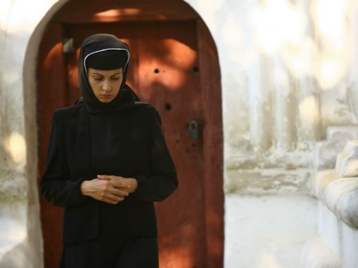 nicoleta-luciu-imbraca