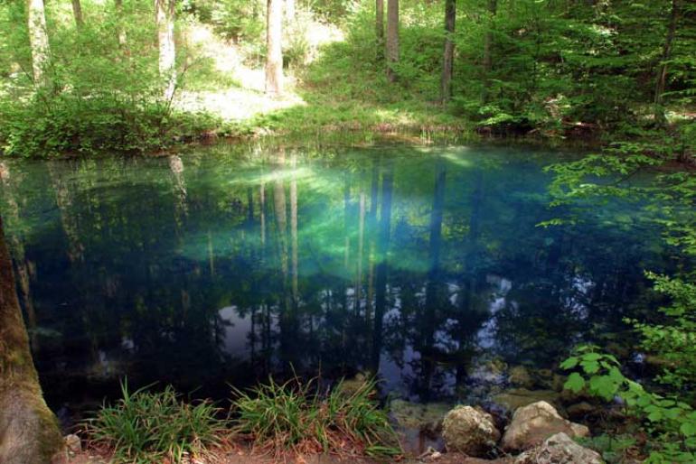 Lacul Ochiul Beului, Parcul National Cheile Nerei,_Judetul Caras-Severin - 2004 ROMANIA