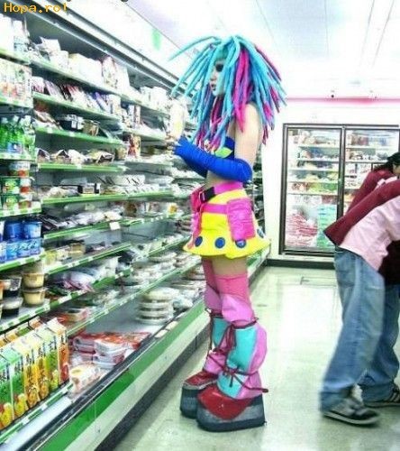 Miley cred ca ai gresit costumul xoxoxox:))