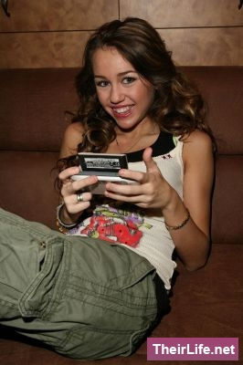 2438898161_09b1b7f33b[1] - Miley Cyrus