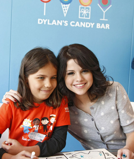 selenafan016 - The launch of Unices TrickTreat campaign