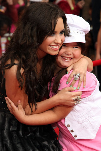 Premiere+Walt+Disney+Pictures+Hannah+Montana+RARmHJQ-Kugl - 0-Demi Lovato-0