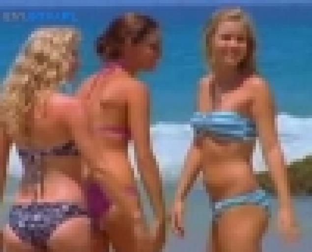 fetele inpreun ii arata lui luis ca sunt sirene dar si prietene