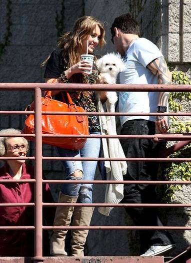 24116 - Destiny Hope Cyrus