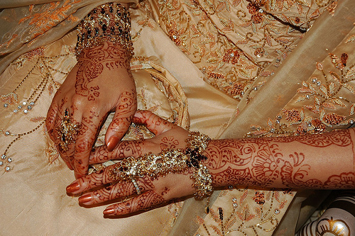 bride-mehndi-from-pakpics - Henna pe care o au indiencele pe maini si pe picioare cand se marita