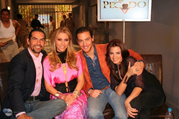 15940_1124875335991_1650377039_330396_3205901_n - Maite Peroni-pics NEW