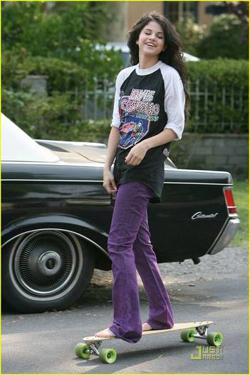 selenagomezfan_com-candids6-0004