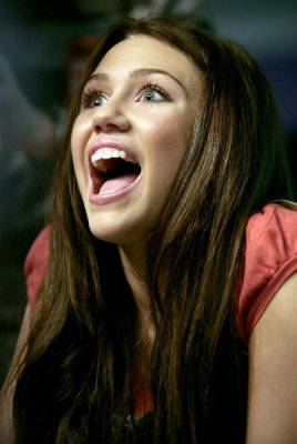 3163281104_3354eeeb9b - miley cyrus