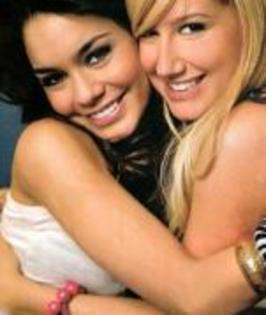 ORBNRLDZCMYIHINOBZL - poze Ashely