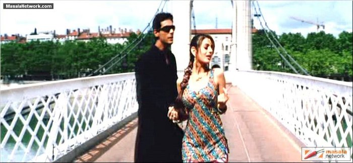 Rahul si Pooja canta si danseaza