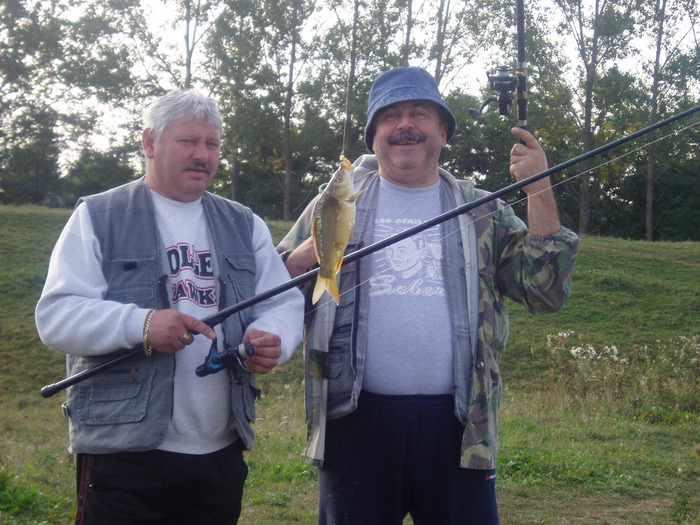 BLONDUL E SOTUL MEU IUBIT - MARI PESCARI