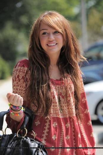 l_660a961acd854714bfc2662d4fa1c77e - miley cyrus