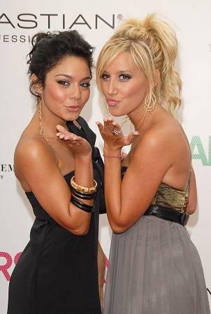 46 - Ashley si Vanessa