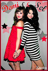 3081853282_9264709bf2_m - selena gomez si demi lovato