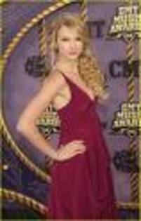  - Taylor Swift la CMT Awards