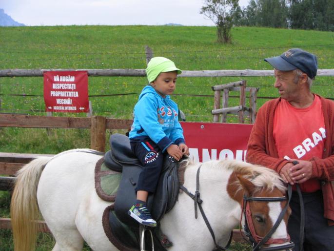 Vladut calare pe poneiul LILI
