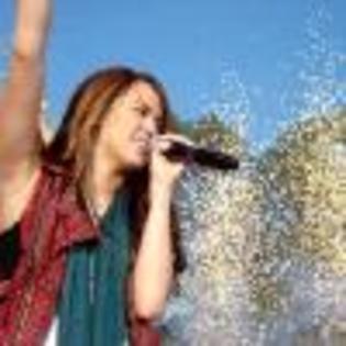 5GMoMW195621-01 - multe poze miley