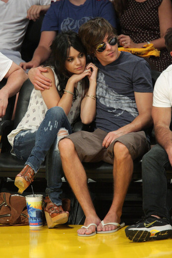 Lakers Game (3) - Vanessa Hudgens Celebrities At The Lakers Game