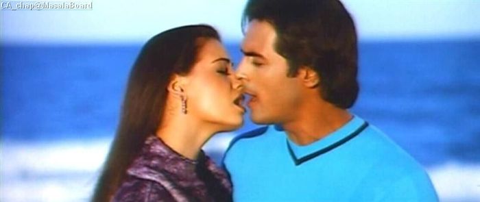 Nu se saruta.Sg filme in care se pupa ARJUN sunt PIAM cu Kirti Redy si VAADA cu Amisha Patel