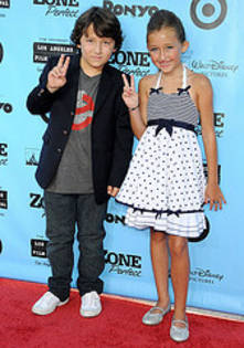 ENDFKARSXAIIIRWDMSI - Frankie Jonas si Noah Cyrus