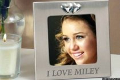 PBHGMGFLCOPVSIKNQLO - cui i place de miley eu o ador