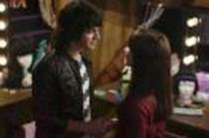 UGAUCVAJZZNMDKBTARJ - camp rock