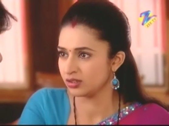 COUMYXTDSUYBIOZHLFF - Divyanka Tripathi