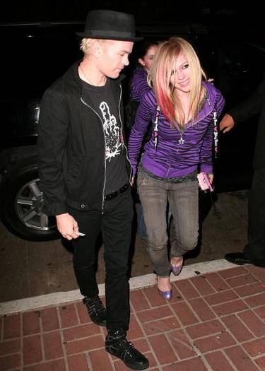 is_avril_lavigne_going_to_get_a_divorce - AvRiL LaViGnE si Deryck Whibley