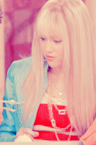 Miley-hannah-montana-8062207-320-480