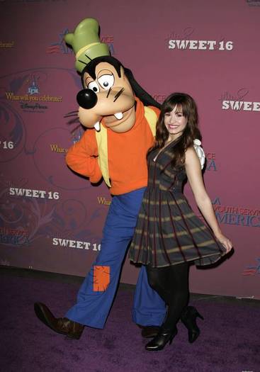 demilovato_net-3mileyssweet16-0006 - 0-Demi Lovato-0