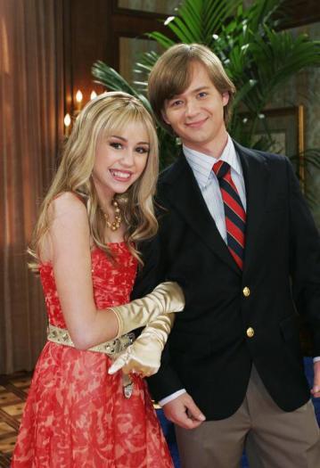 TUHDNLGVLFPMTUIIQRU[2] - Hannah Montana si Jason Earles