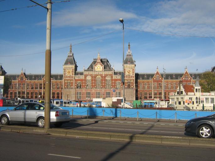 Gara din Amsterdam; Construita in 1885 in sitl neoclasic
