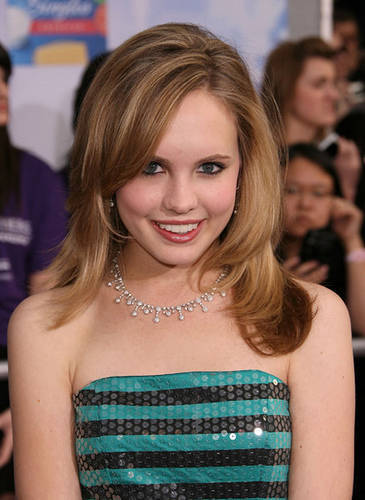 UUTWOIVTKZBLIVXIIZO - Meaghan Martin