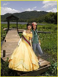 demy - waaaaaaaw demi lovato si selena gomez jucand intr-un nou film