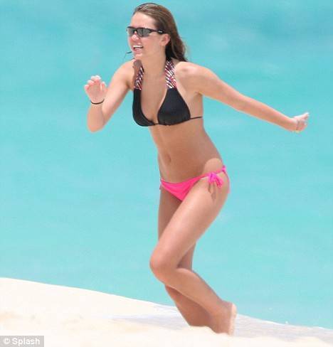 FATMKSSXQIZWDFWOGHV[3] - Miley la mare